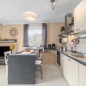 https://apartment-andrea-porec-52440.in-istria.net