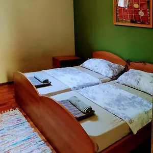 https://zelena-kua-green-house.in-istria.net